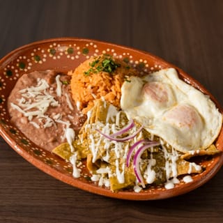 Chilaquiles con Huevos