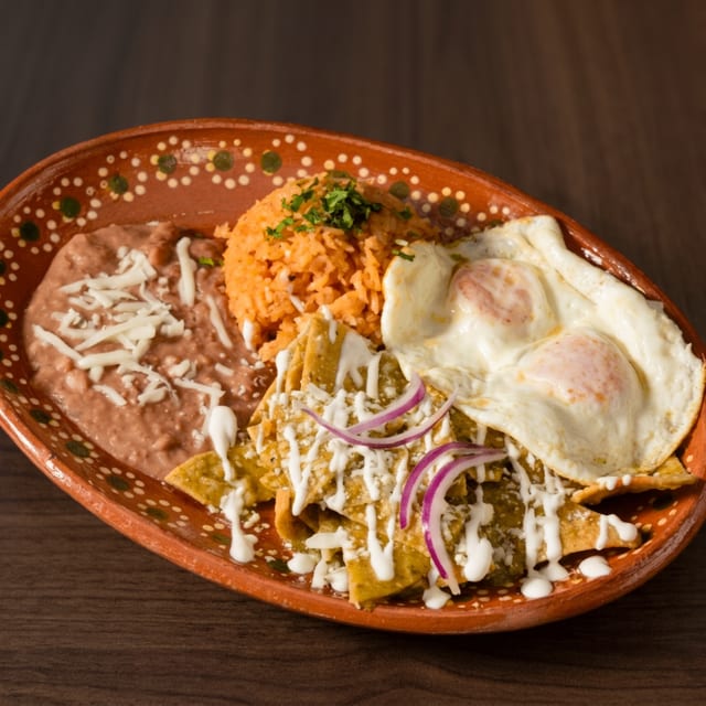 Chilaquiles con Huevos.